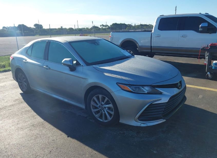 2023 TOYOTA CAMRY LE photo