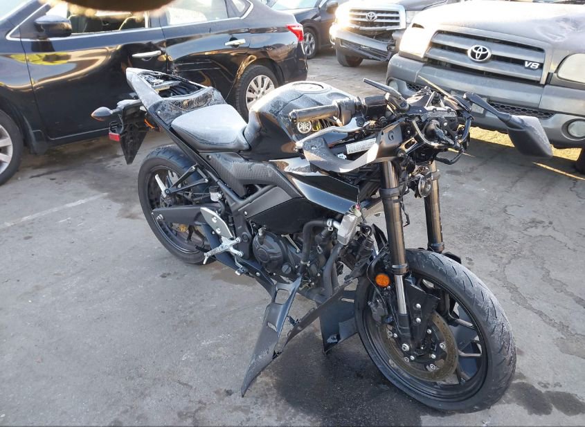 2023 YAMAHA YZFR3 A photo