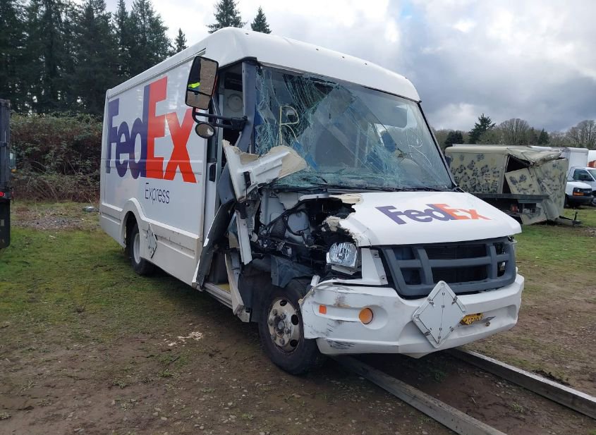 2018 ISUZU REACH photo