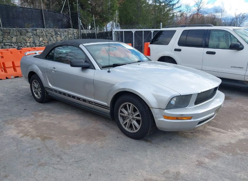 2005 FORD MUSTANG photo