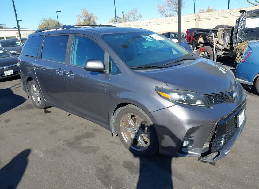 2019 TOYOTA SIENNA SE PREMIUM 8 PASSENGER photo