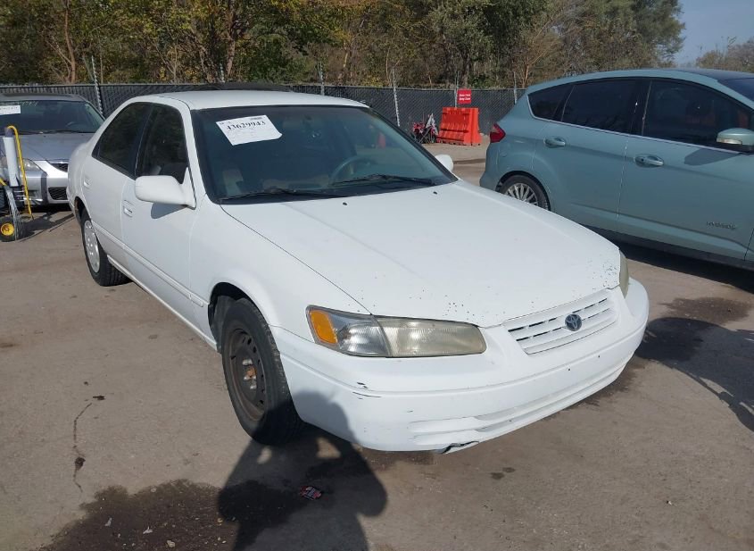 1997 TOYOTA CAMRY LE photo