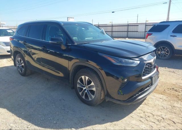 2021 TOYOTA HIGHLANDER (VIN: 5TDGZRBH6MS070696)