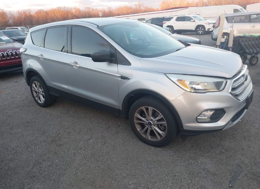2017 FORD ESCAPE SE photo