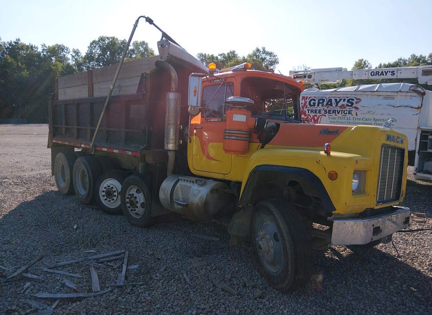 1990 Mack 600 photo