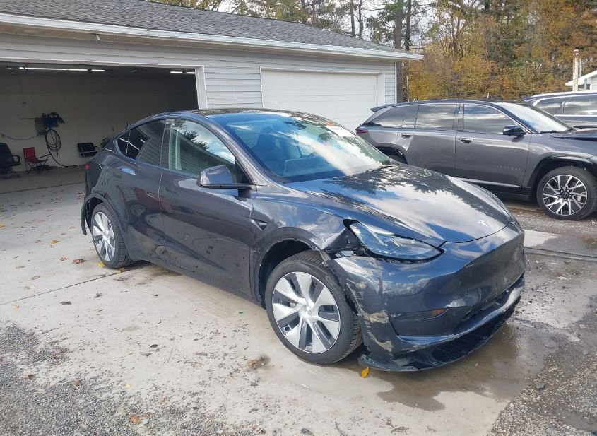 2024 TESLA MODEL Y LONG RANGE DUAL MOTOR ALL-WHEEL DRIVE photo