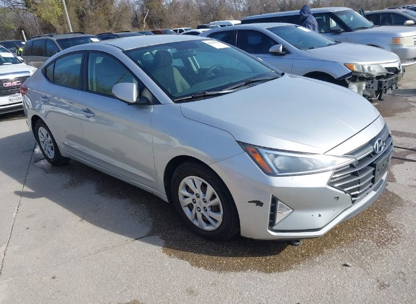 2019 HYUNDAI ELANTRA SE photo