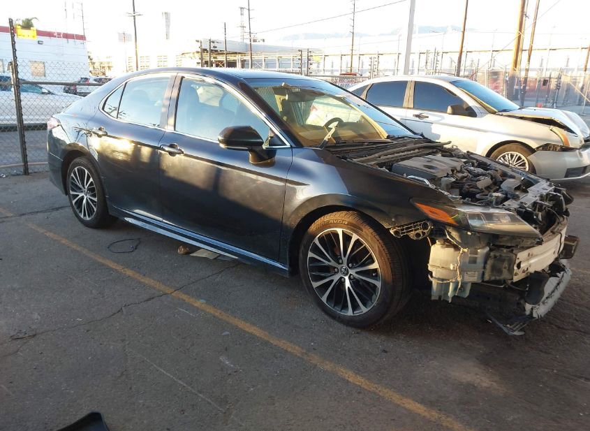 2020 TOYOTA CAMRY SE photo