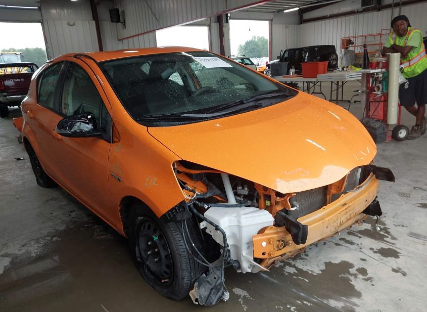 2015 TOYOTA PRIUS C TWO photo