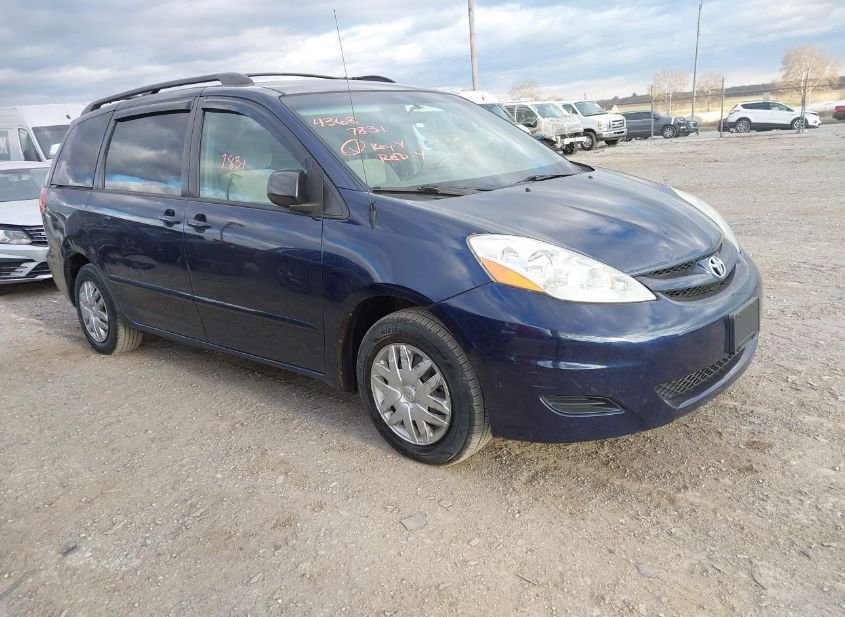 2007 TOYOTA SIENNA LE photo