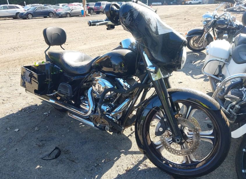 2010 Harley-Davidson Flhx 2 photo