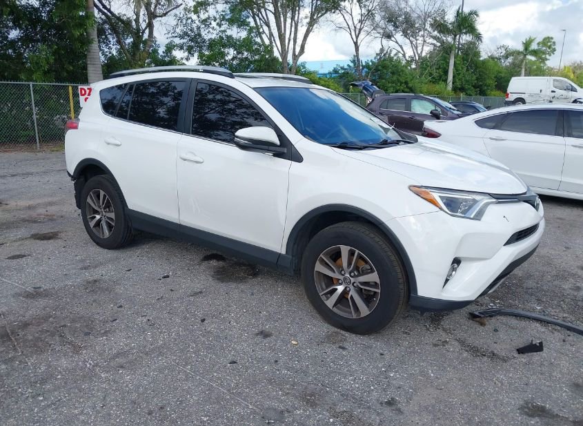 2016 TOYOTA RAV4 XLE photo