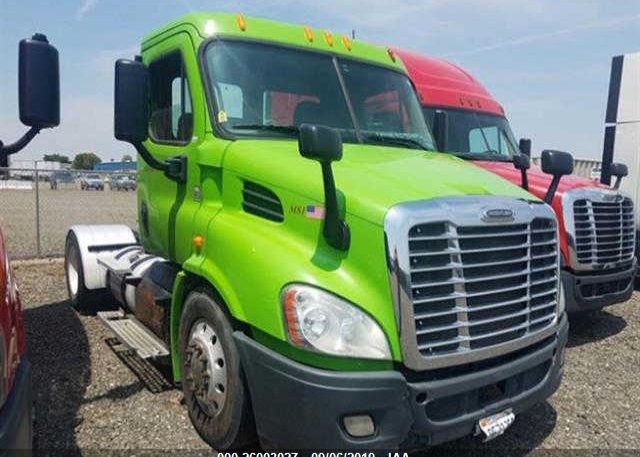 Freightliner Of Nh >> 1fubgadv1clbf7269 Salvage White Freightliner Cascadia 113 Freightliner Of Nh >> 1fubgadv1clbf7269 Salvage White Freightliner Cascadia 113