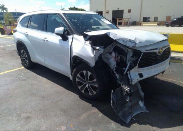 2022 TOYOTA HIGHLANDER (VIN: 5TDGZRAH2NS093122)