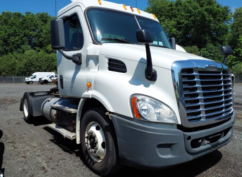 2014 FREIGHTLINER CASCADIA 113 photo