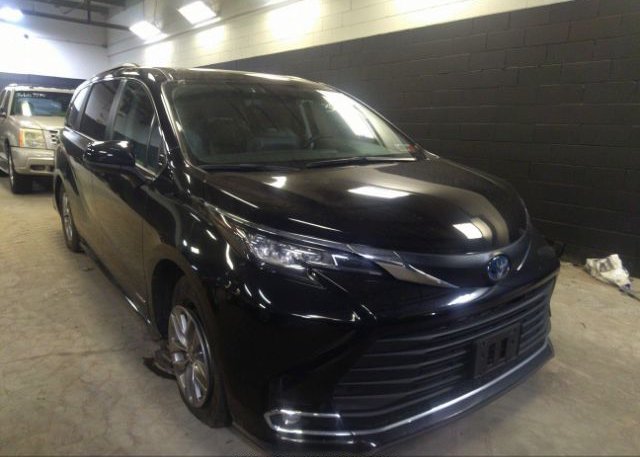 2021 TOYOTA SIENNA (VIN: 5TDYSKFC6MS008133)