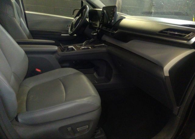 2021 TOYOTA SIENNA(VIN: 5TDYSKFC6MS008133