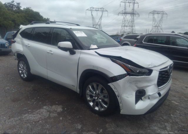 2022 TOYOTA HIGHLANDER (VIN: 5TDXBRCHXNS540989)