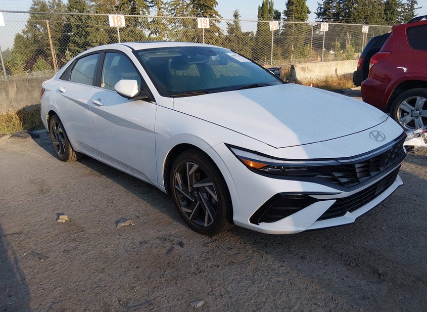 2025 Hyundai Elantra 2.0L I-4 DOHC, VVT, REGUL (VIN: KMHLS4DG5SU898317)