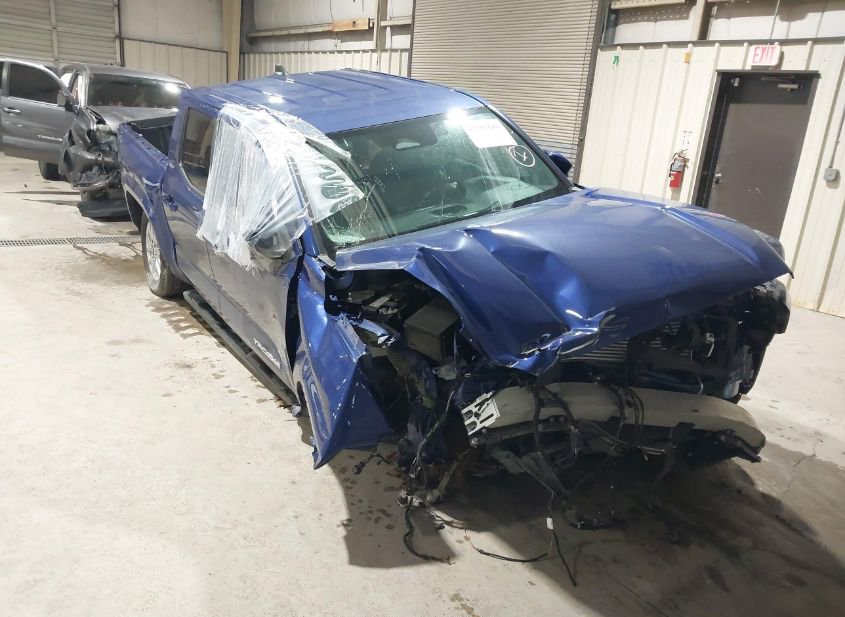 2024 TOYOTA TACOMA SR5 4WD photo