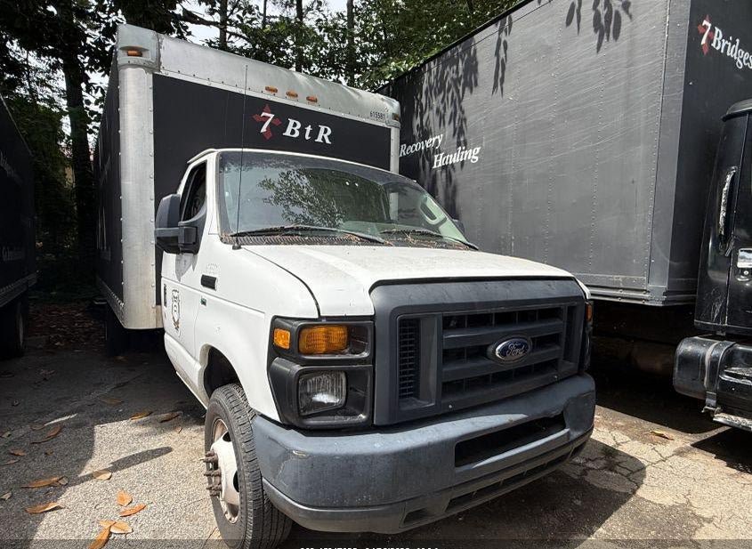 2016 Ford E-350 Cutaway photo