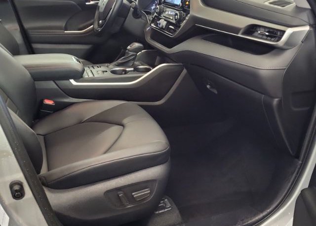 2021 TOYOTA HIGHLANDER (VIN: 5TDHZRBH0MS154193)