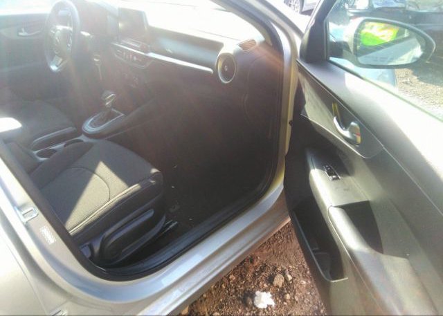 2021 KIA FORTE(VIN: 3KPF24AD2ME331902