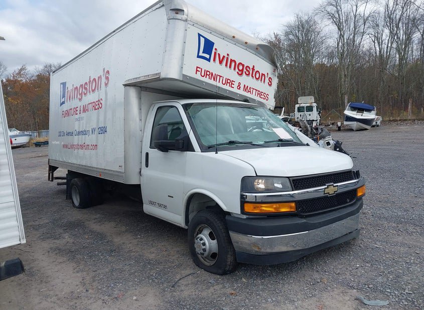 2021 Chevrolet Express Cutaway photo