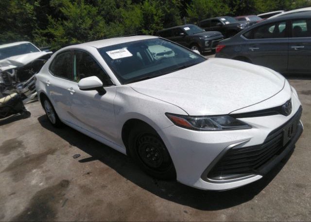 2021 TOYOTA CAMRY (VIN: 4T1C11AK8MU563825)