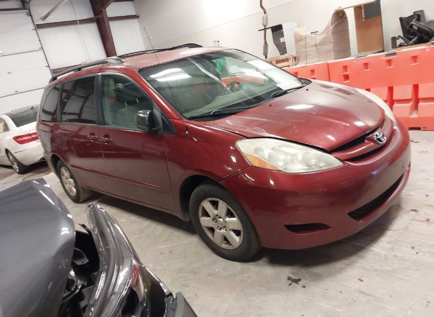 2007 TOYOTA SIENNA LE photo