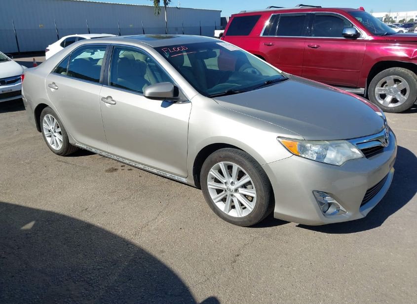 2014 TOYOTA CAMRY XLE V6 photo