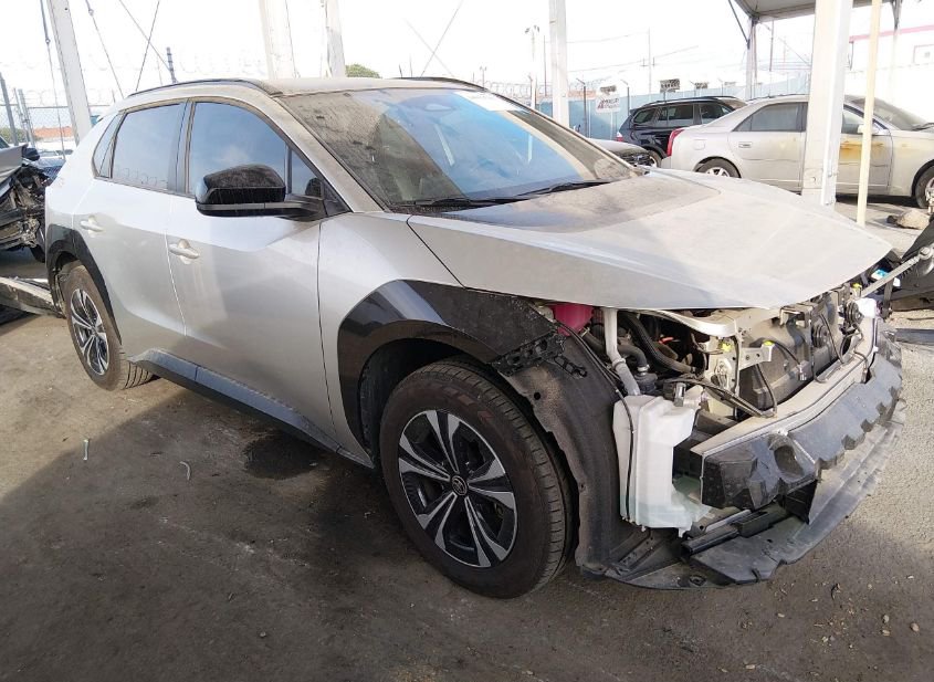 2023 TOYOTA BZ4X XLE photo