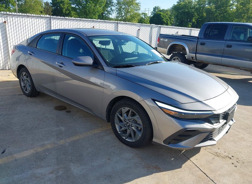 2024 Hyundai Elantra 2.0L photo