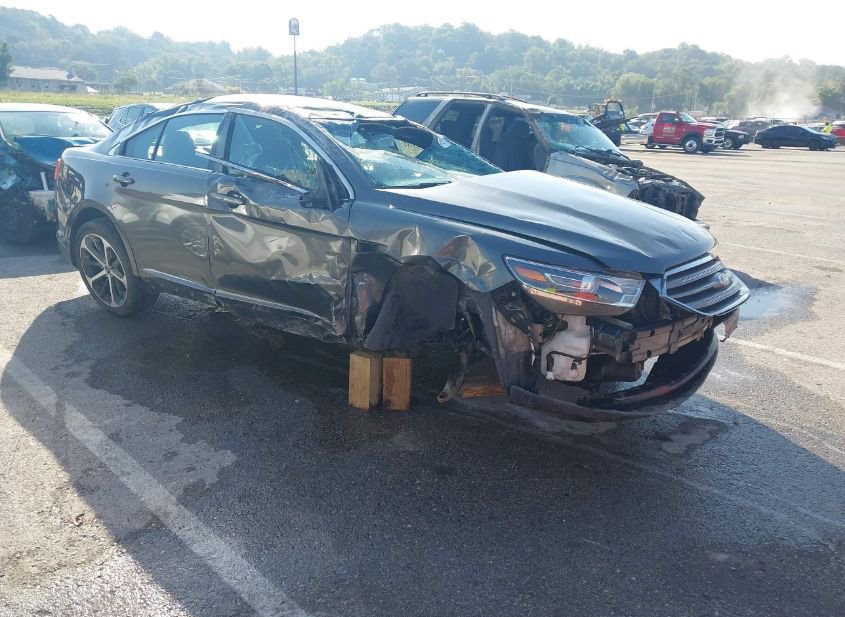 2015 FORD TAURUS SEL photo