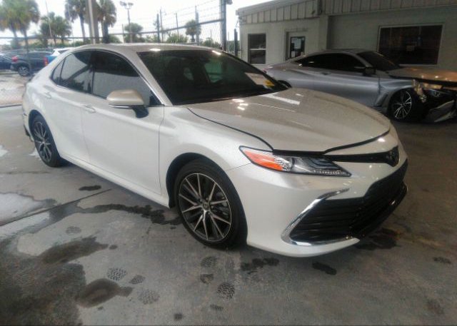 2022 TOYOTA CAMRY (VIN: 4T1F11AK2NU058815)