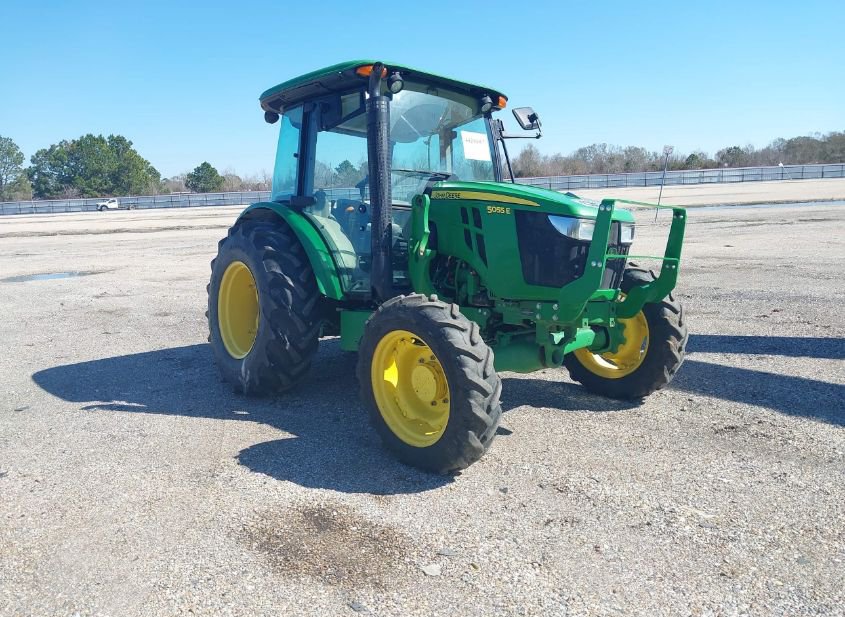 2022 JOHN DEERE 5055E TRACTOR photo