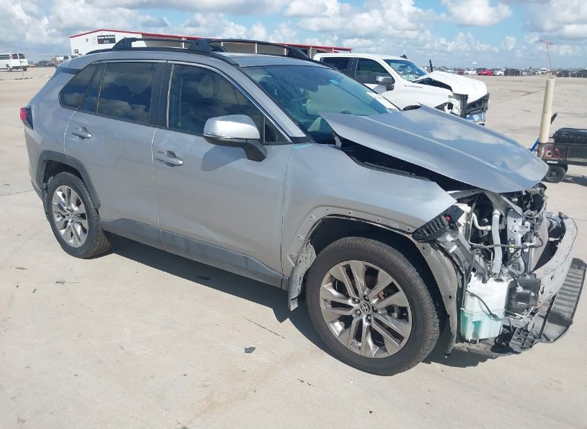 2020 TOYOTA RAV4 XLE PREMIUM photo