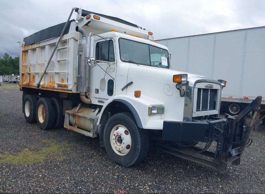 2001 FREIGHTLINER CONVENTIONAL FLD112 photo