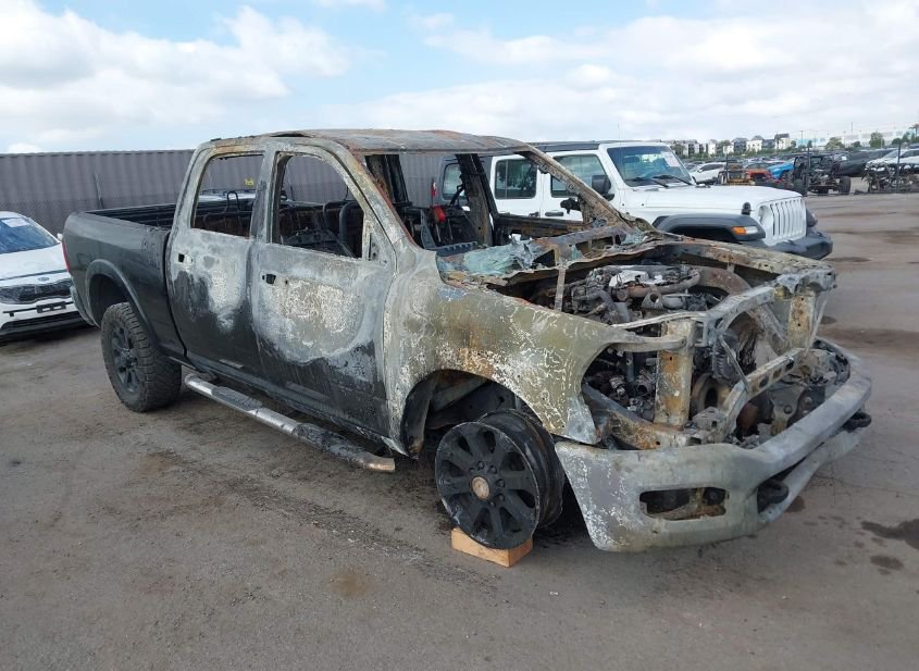 2022 RAM 2500 LARAMIE  4X4 6'4 BOX photo