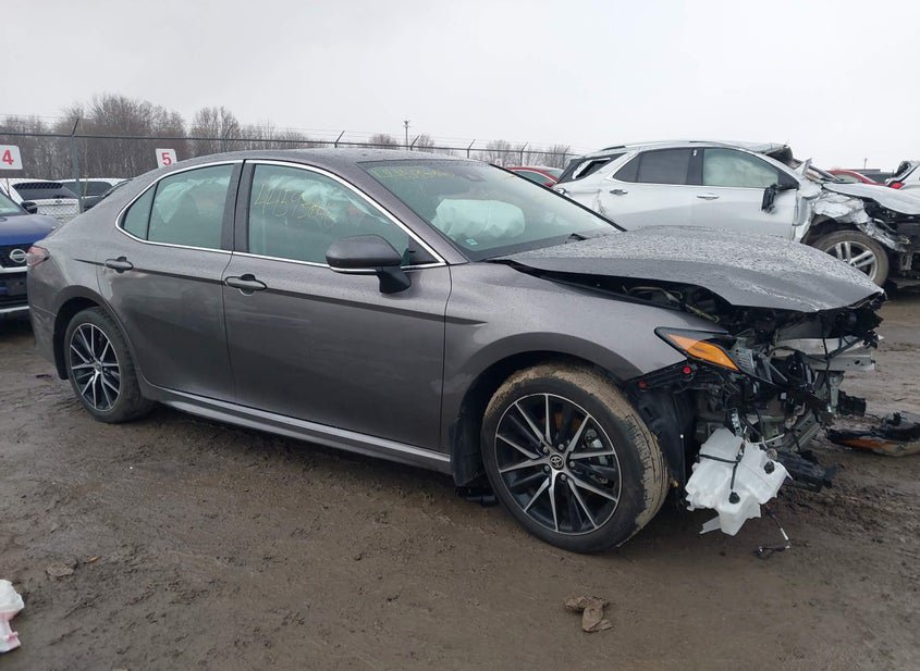 2023 Toyota Camry 2.5L photo
