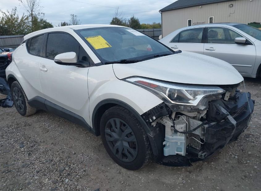2019 TOYOTA C-HR LE photo