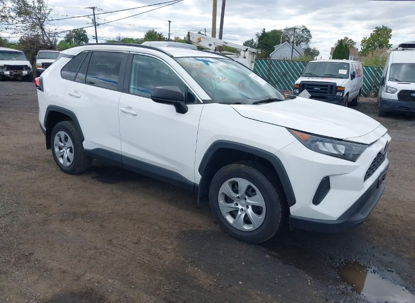2020 TOYOTA RAV4 LE photo