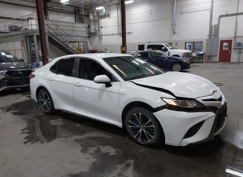 2018 TOYOTA CAMRY SE photo