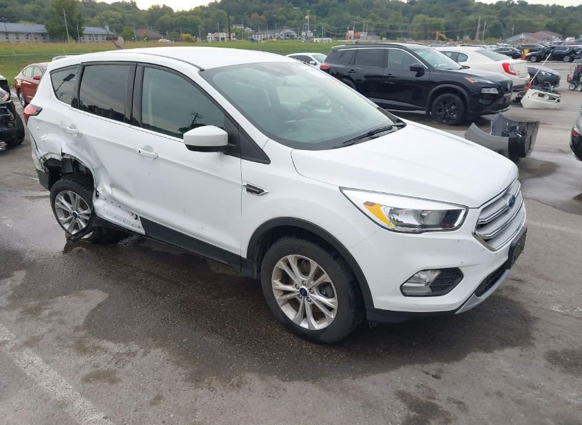 2019 FORD ESCAPE SE photo