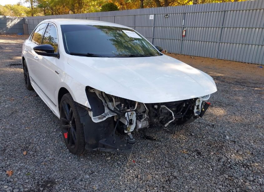 2017 VOLKSWAGEN PASSAT 1.8T R-LINE photo