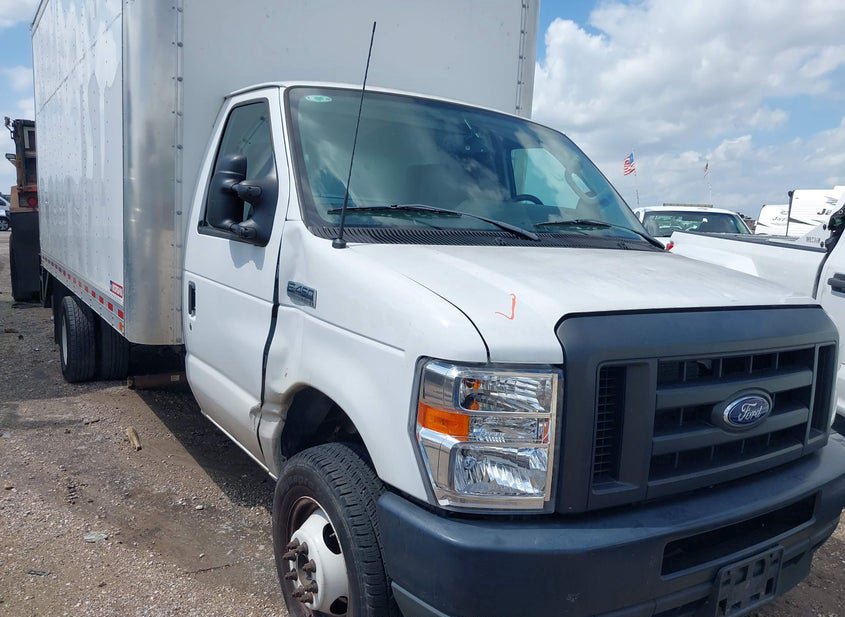 2023 Ford E-450 Cutaway photo