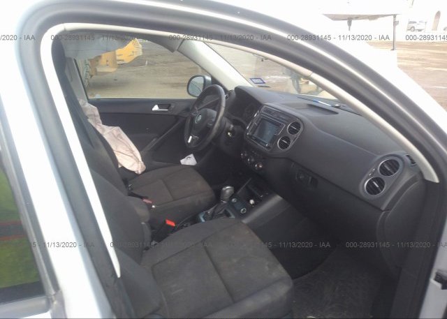 пригнать из сша 2017 VOLKSWAGEN TIGUAN WVGAV7AX4HK046985