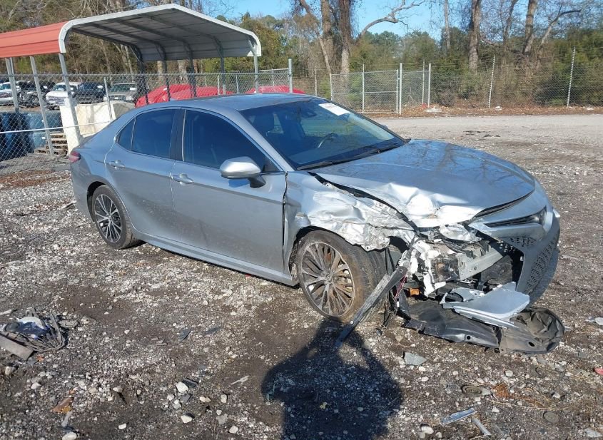2020 TOYOTA CAMRY SE photo