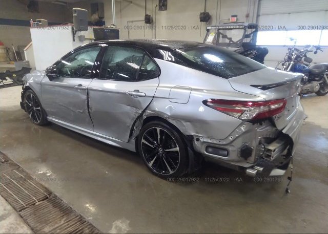 купить 2018 TOYOTA CAMRY 4T1B61HKXJU131641
