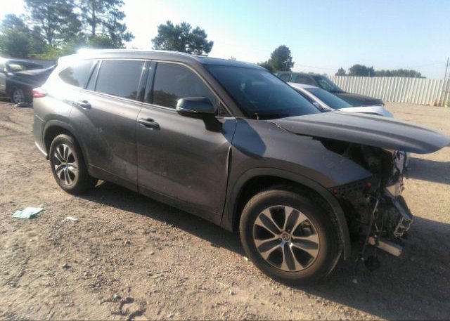 2021 TOYOTA HIGHLANDER (VIN: 5TDGZRAH5MS067631)